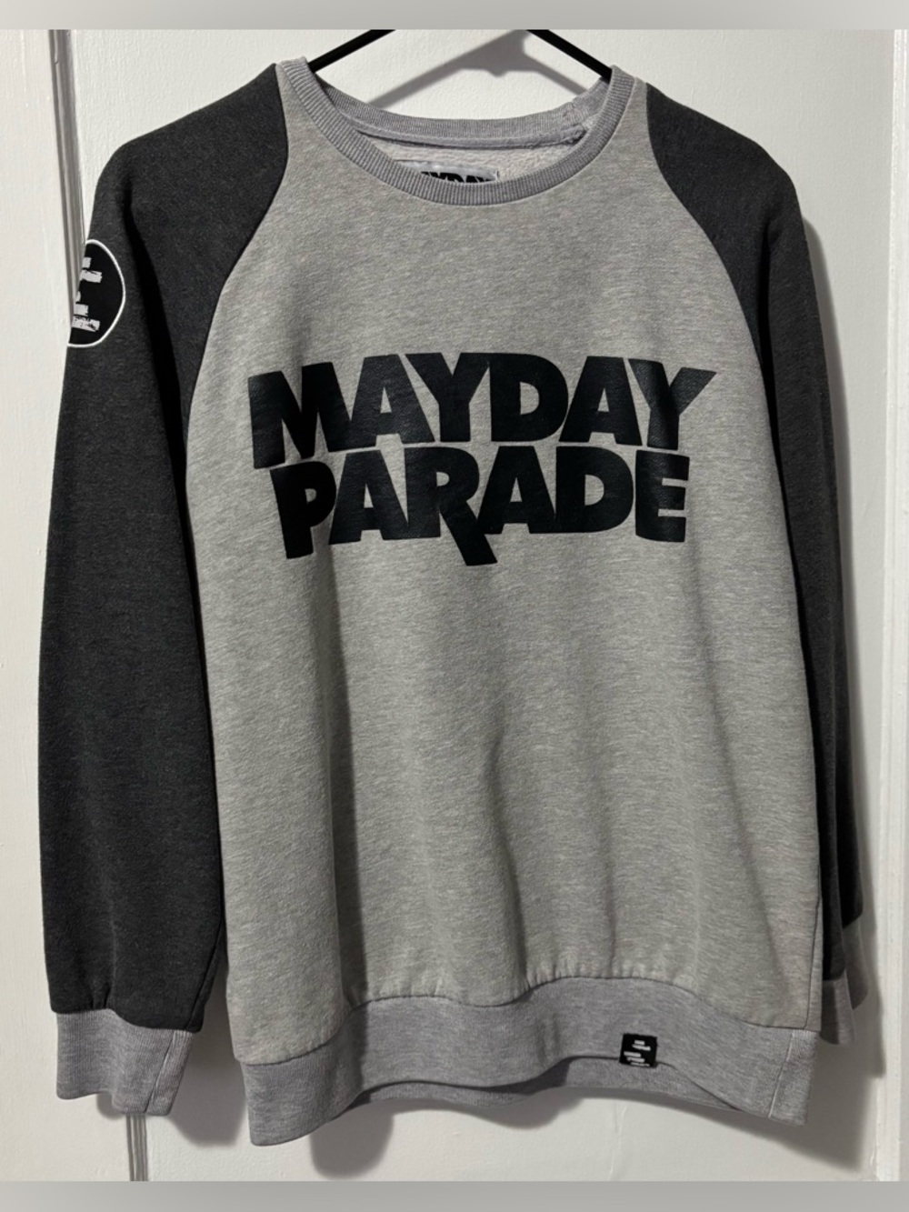Mayday Parade 2 Tone Gray Black Lines Crewneck Sweatshirt Unisex Size Med NWOT